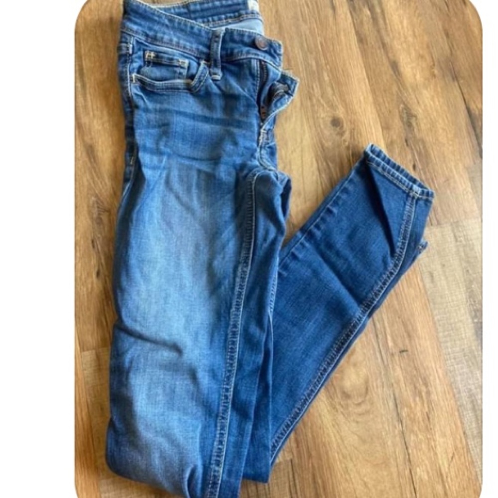 Hollister Jean